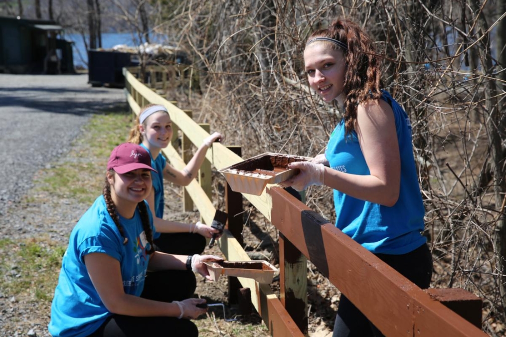 Students volunteering at CSCY